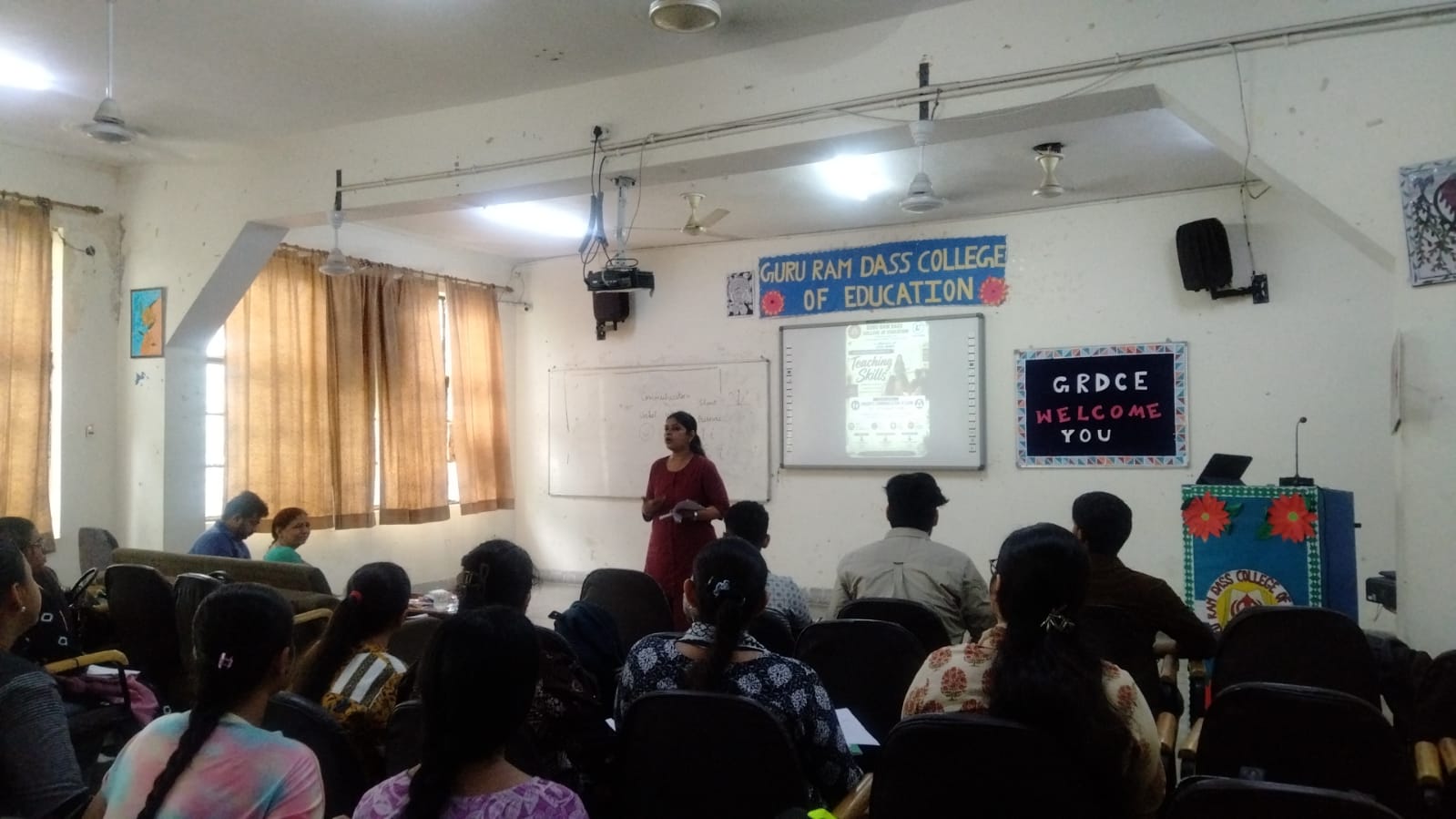 LevelMinds teaching skills workshop at Guru Ram Dass College, photograph 1